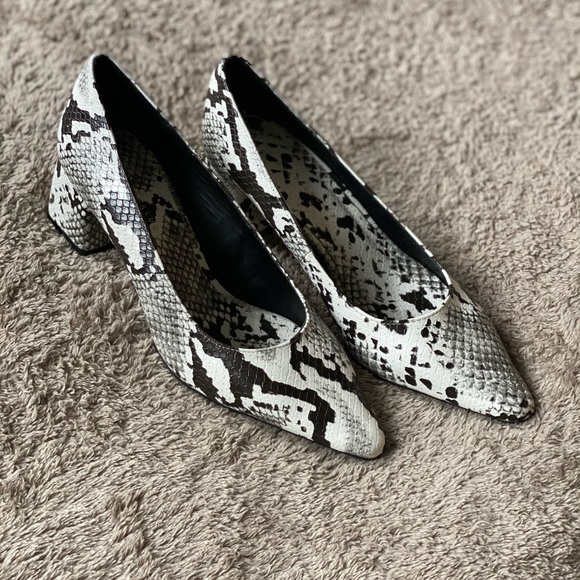 Zara Shoes - Zara snake print white python print